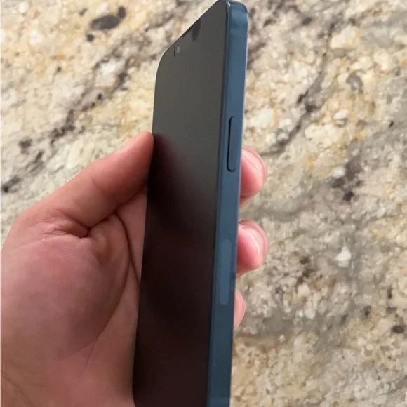 Apple iPhone 13 128GB Midnight Factory Unlocked Excellent Condition No Scratches